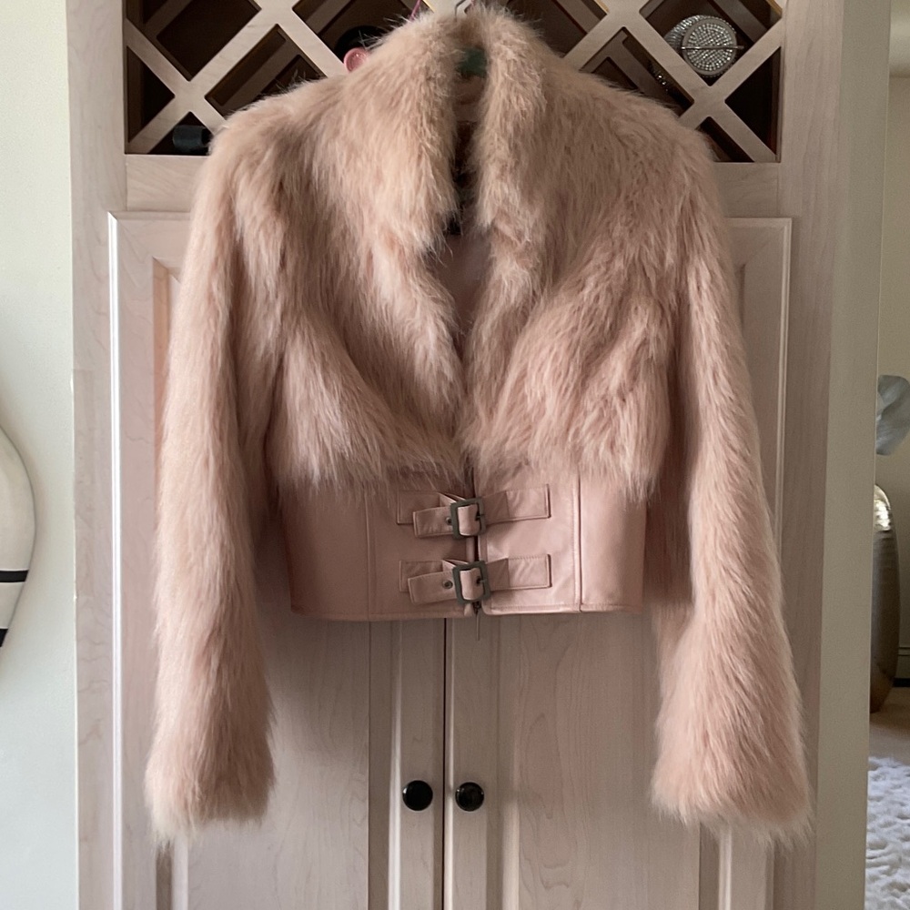 Elegant Faux Fur Jacket in Blush Pink